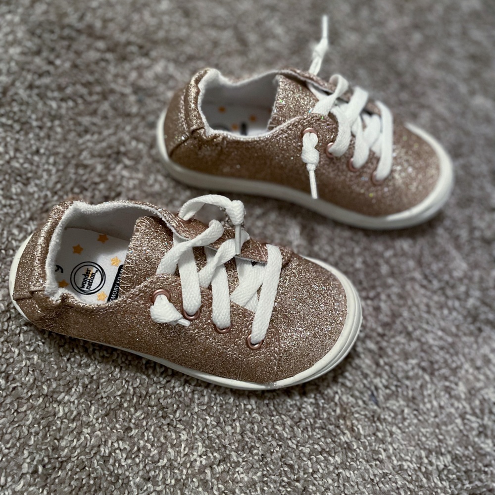 Wonder Nation Toddler’s Size 9 Gold Sparkle Sneakers